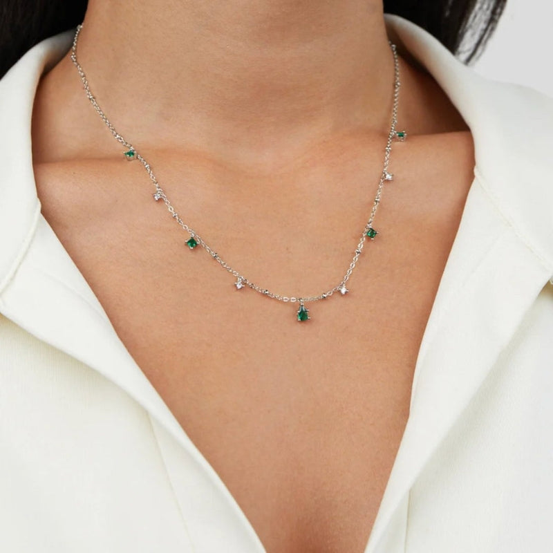 Maren – Klassieke ketting met geometrische steenaccenten en verstelbare pasvorm