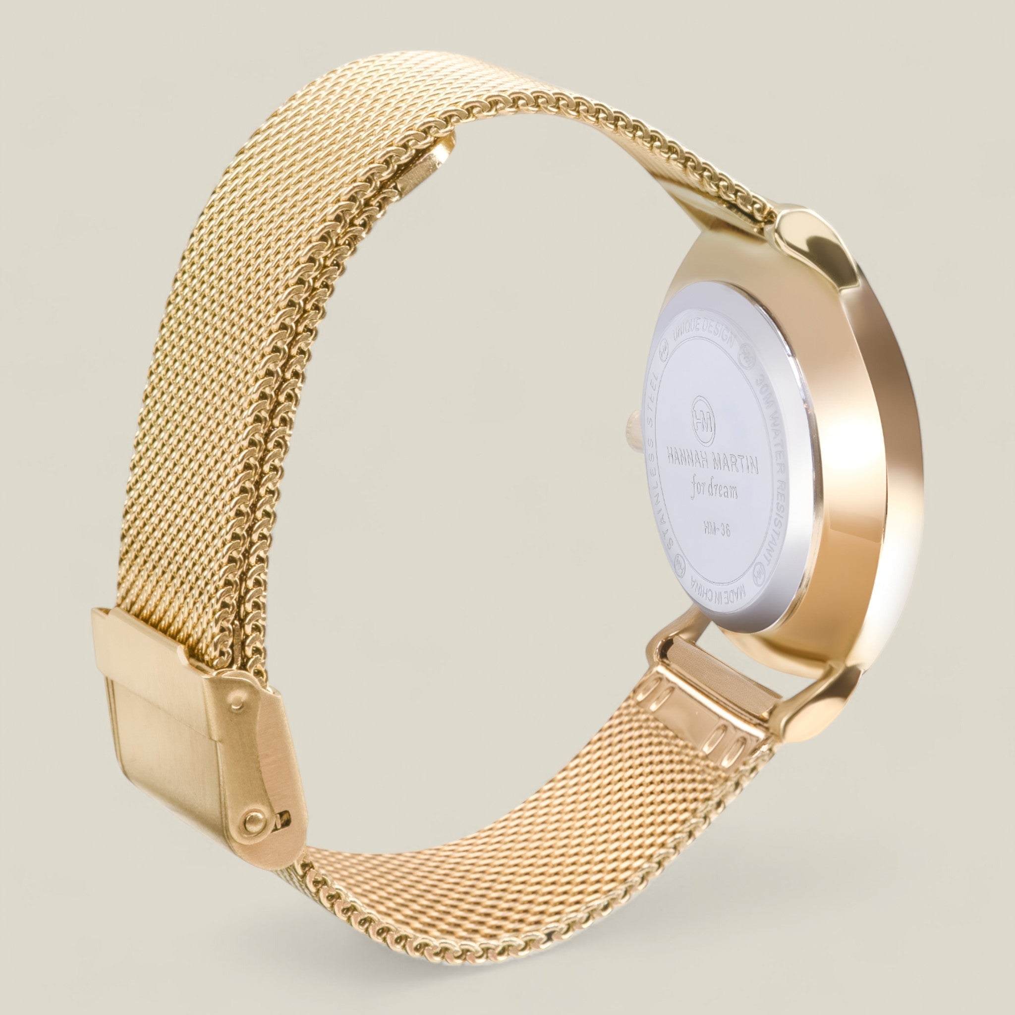 Dana - Rond gouden horloge met zwarte wijzerplaat en stijlvolle mesh band