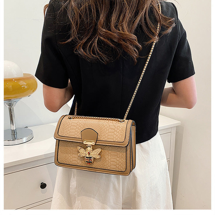 Esme – Trendy Retro Schoudertas met Ketting