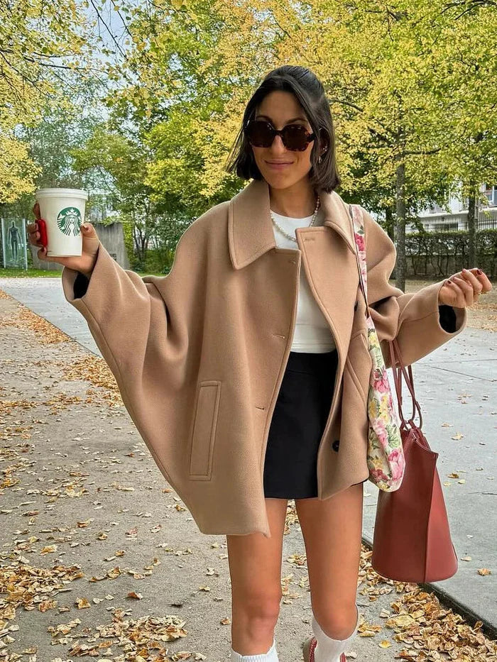 Mia - Oversized Button-Up Jas met Statement Kraag