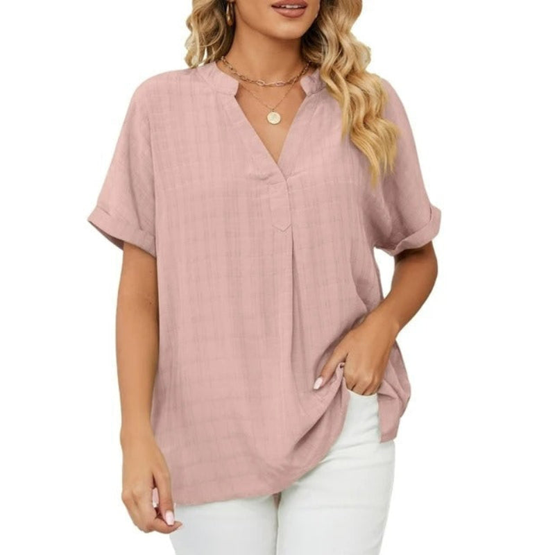 Nina – Lichte Blouse met Split V-Hals en Losse Korte Mouwen