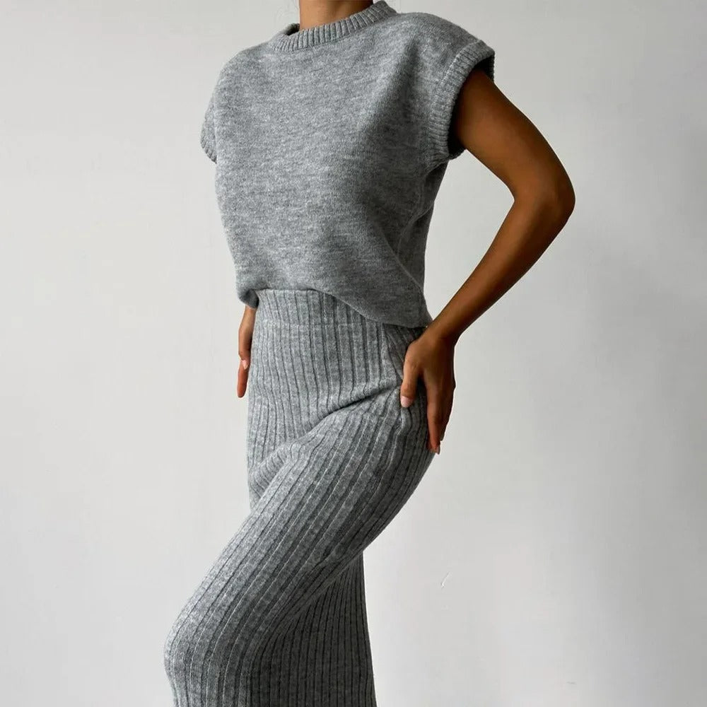 Sophia - Chic gebreid bijpassend setje met afgeknipte top en geribde midi-rok