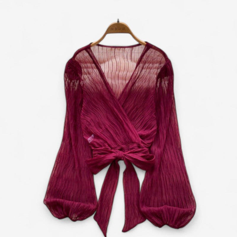 Bylle – Blouse met pofmouwen, kruisvetersluiting en V-hals