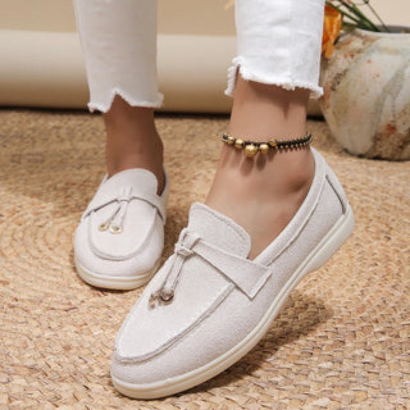Tasha – Klassieke casual loafers met afgeronde voorkant en strakke decoratieve band