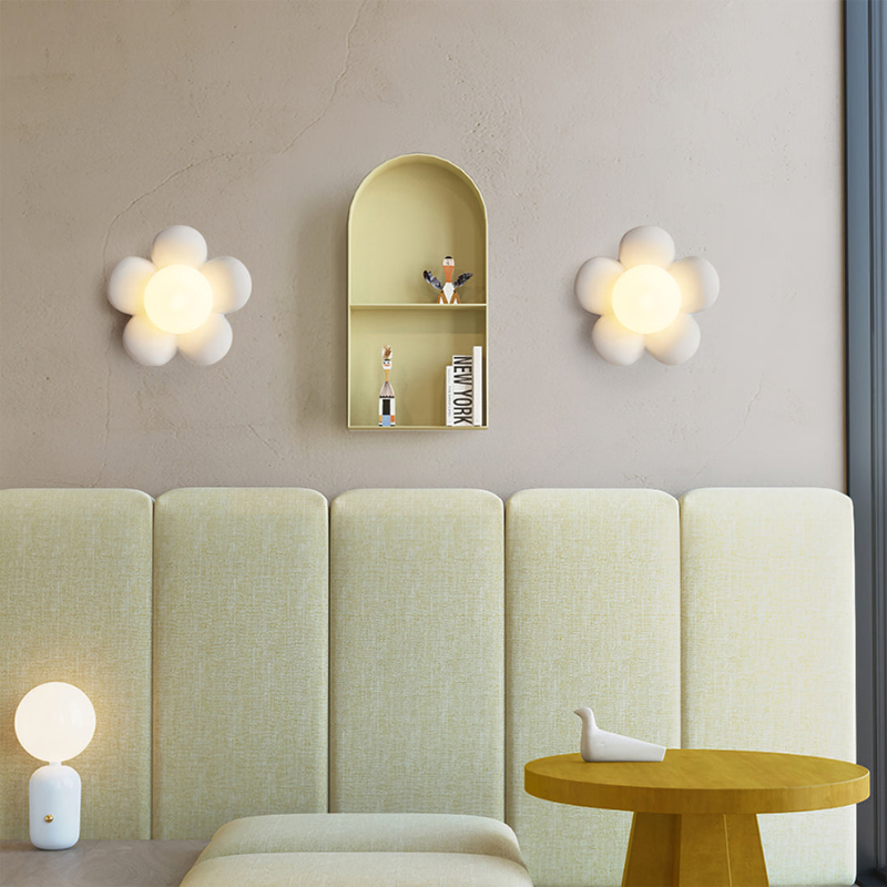 OakGlow – Houten wandlamp met glazen kap en harsafwerking