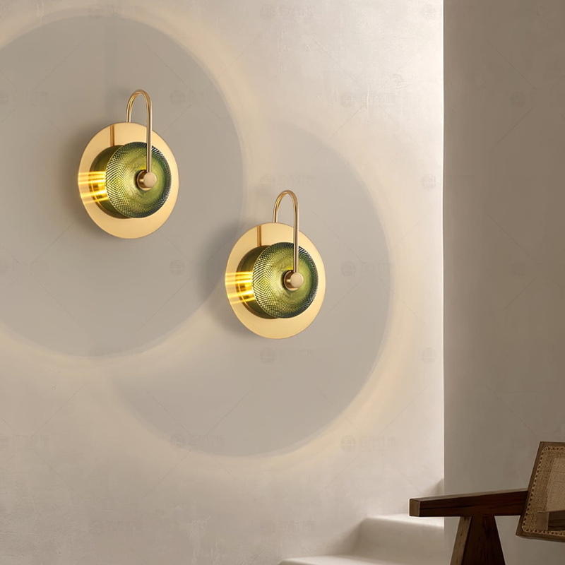 LumiVera – Wandlamp met goudafwerking en glazen kap