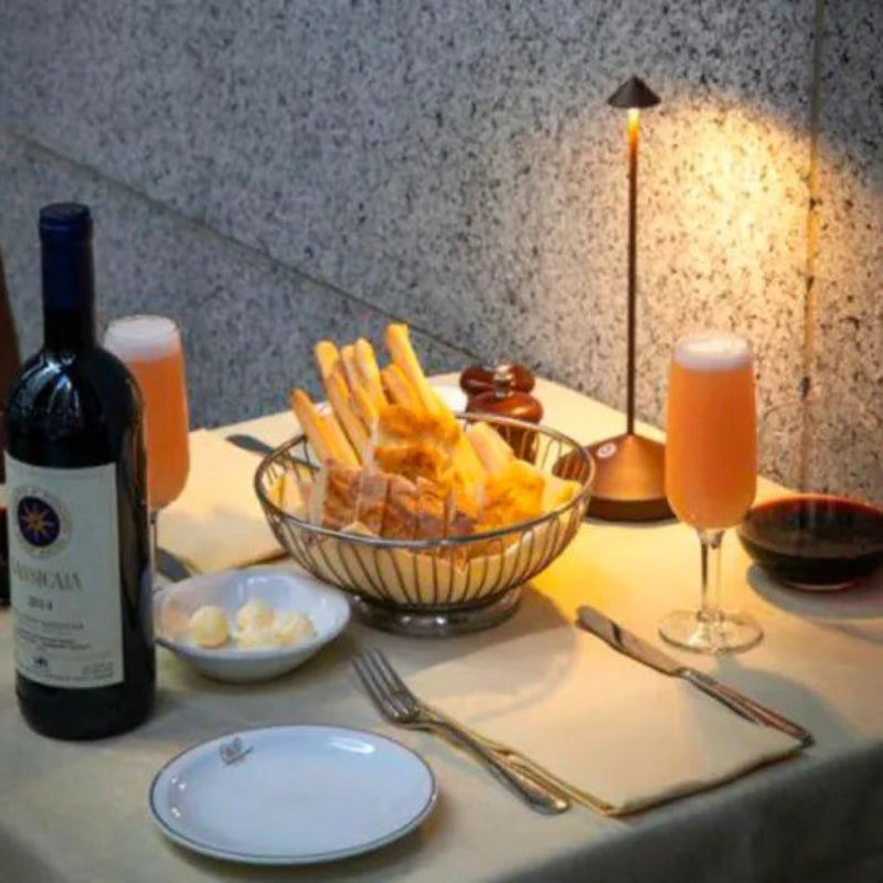 ZenGlow – Elegante Tafellamp met Verstelbare Verlichting en Waterdicht Ontwerp