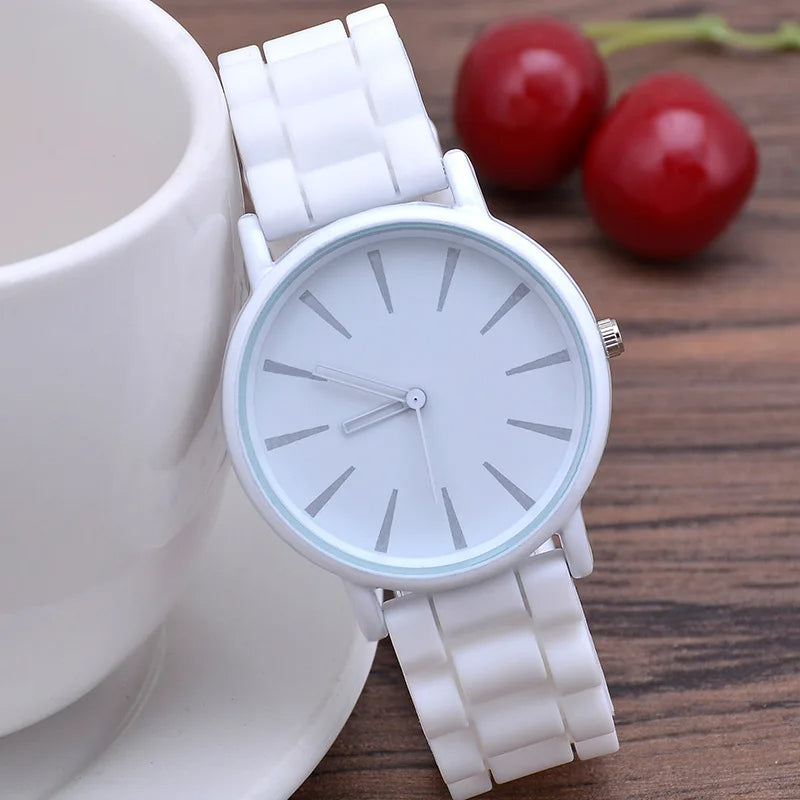 Zara - Modern horloge met minimalistische wijzerplaat en comfortabele band