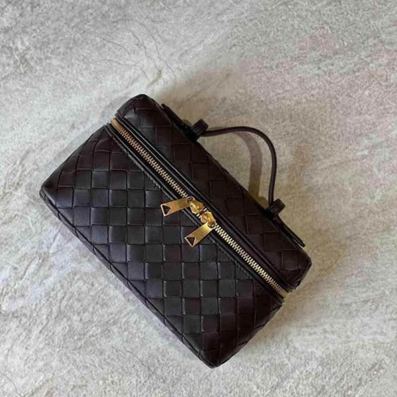 Clara – Gewatteerde leren crossbodytas met verstelbare riem