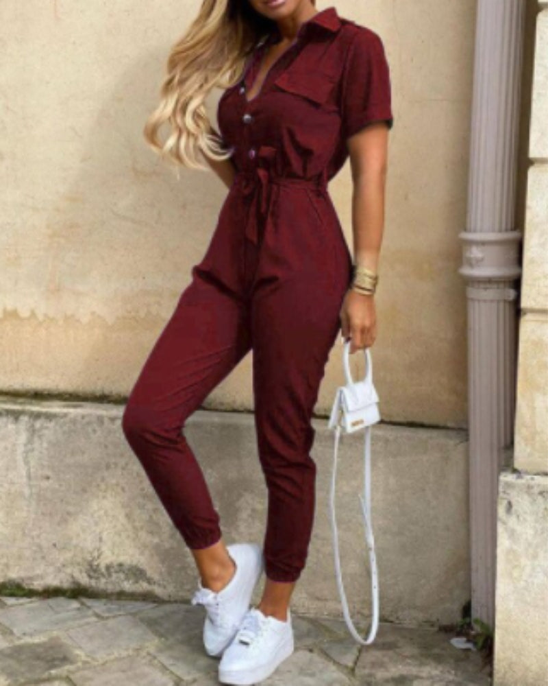 Diana – Elegante jumpsuit met wijde pijpen, knoopjes relaxte pasvorm en korte mouwen