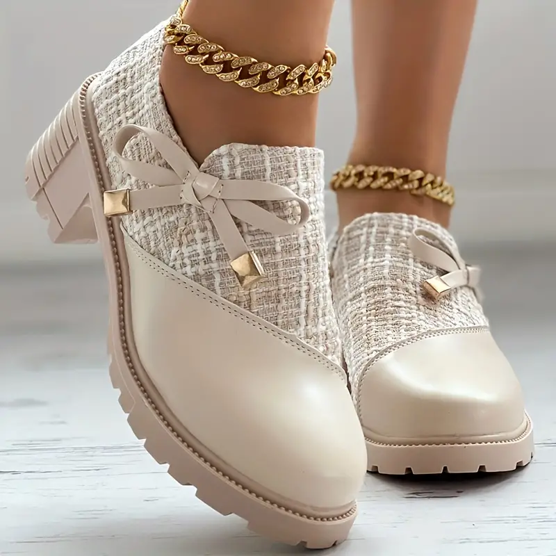 Clara – Leren Schoenen met Dikke Hak in Klassiek Design