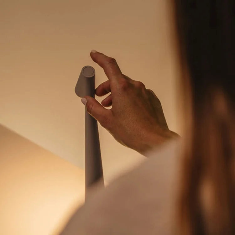 LumiRay – Moderne tafellamp met verstelbare kop voor veelzijdige verlichting