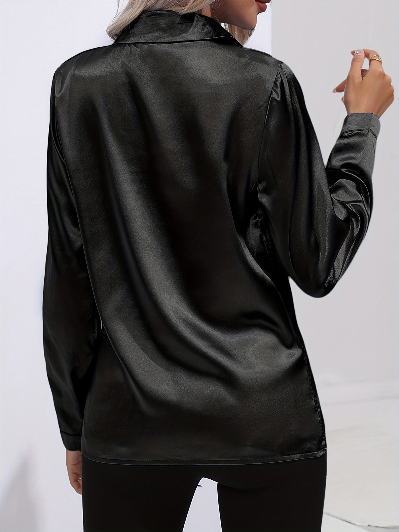 Leona - Casual Satijnen Blouse met een Verfijnde Glans