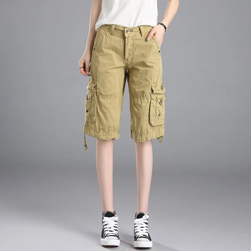 Lily - Cargo Shorts met knoopaccenten en meerdere zakken