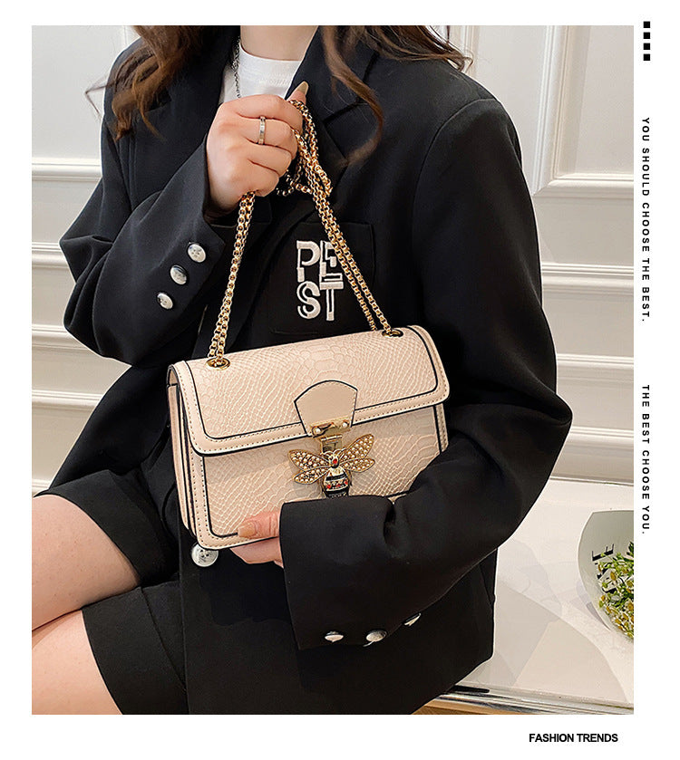 Esme – Trendy Retro Schoudertas met Ketting
