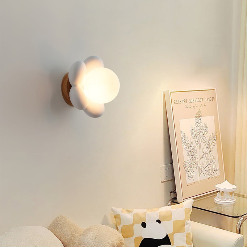 OakGlow – Houten wandlamp met glazen kap en harsafwerking