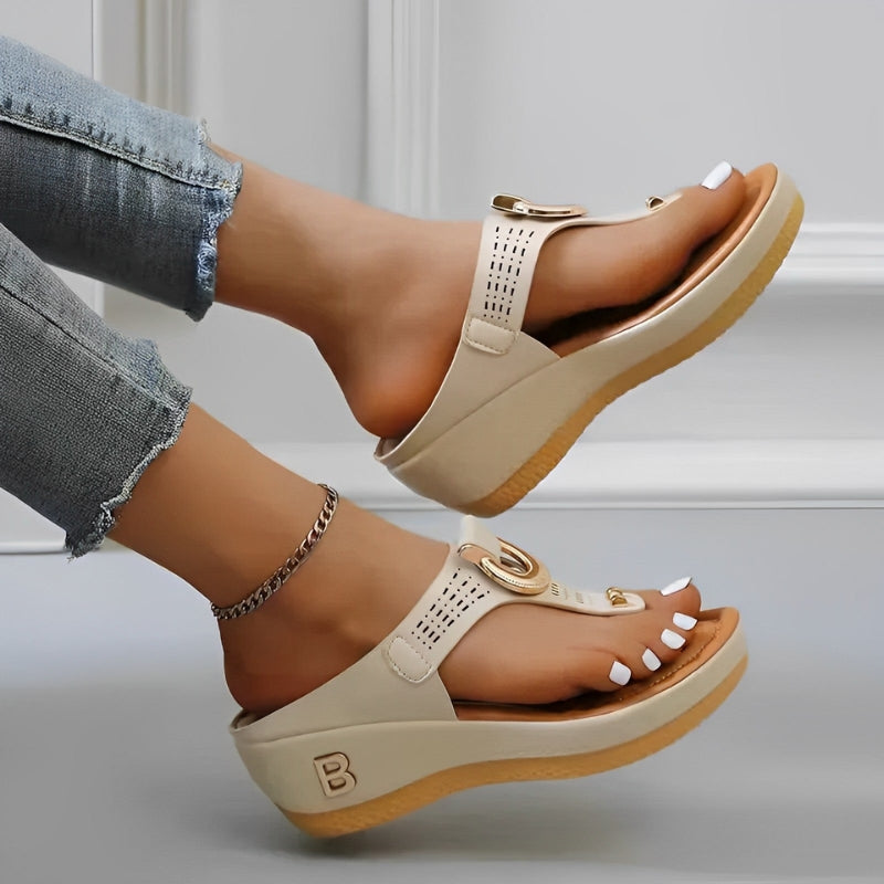 Luna – Wedgeslofjes met open teen en antislipzool