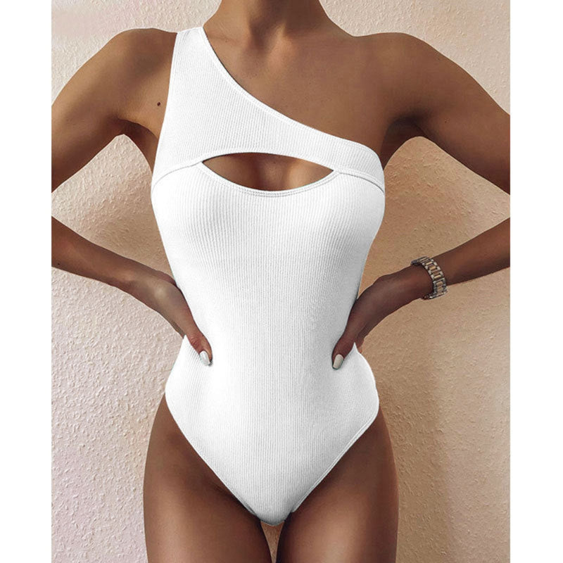 Maria – Elegant badpak met één schouder open voorkant en comfortabele pasvorm