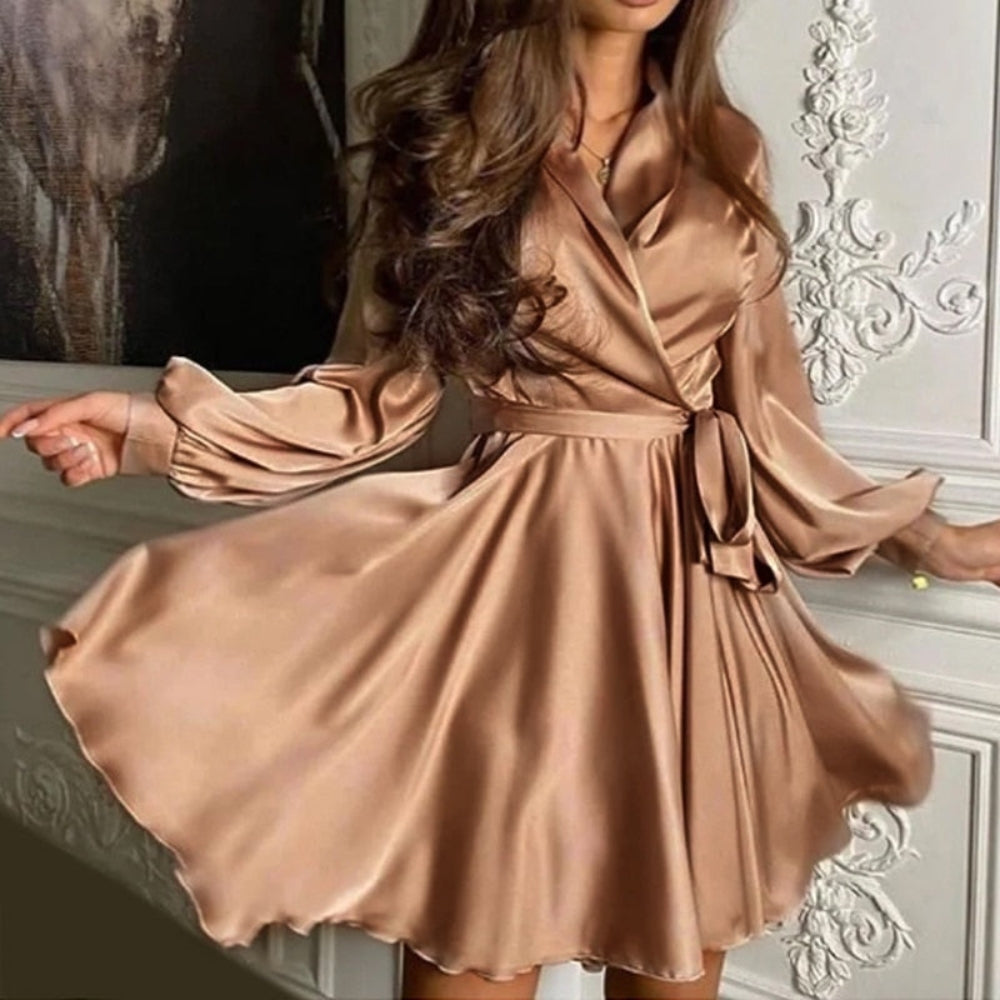 Eva - Elegante wikkeljurk met diepe halslijn en geplooide lange mouwen