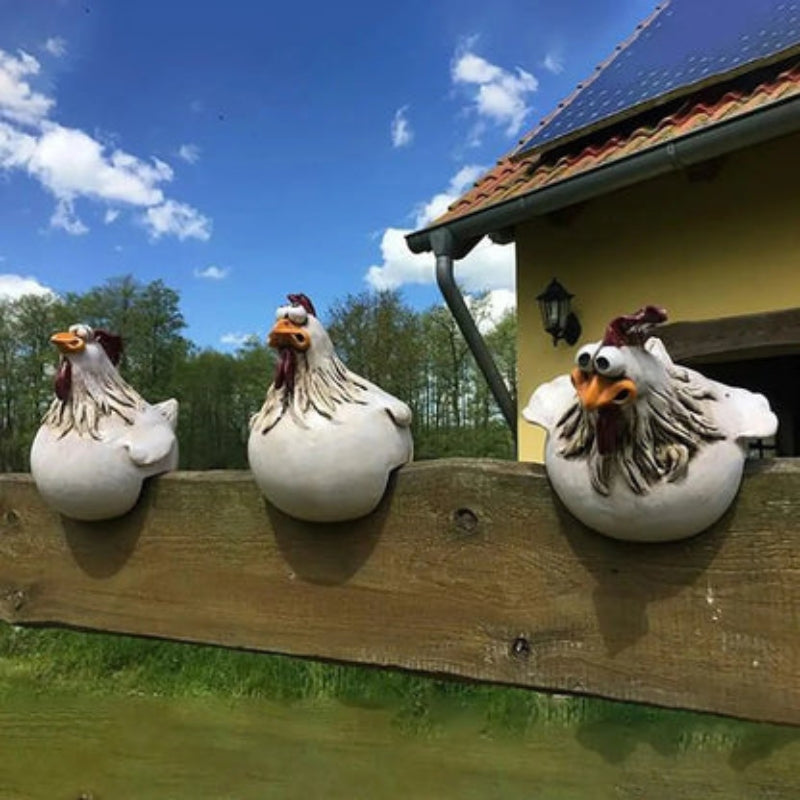 GardenPeep - Speels kippentuinbeeld met charmante uitdrukking en speels design