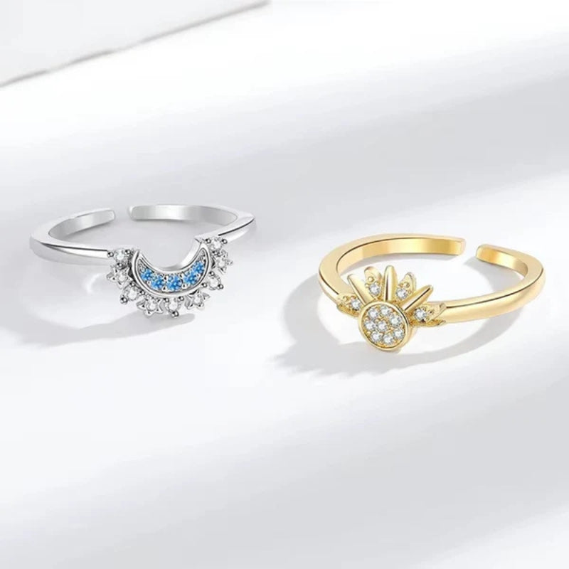 Jasmin – Verstelbare Metalen Set Couple Ringen met Zon- en Maankristal