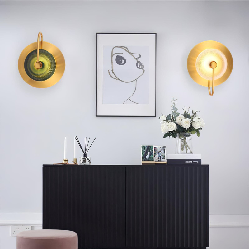 LumiVera – Wandlamp met goudafwerking en glazen kap