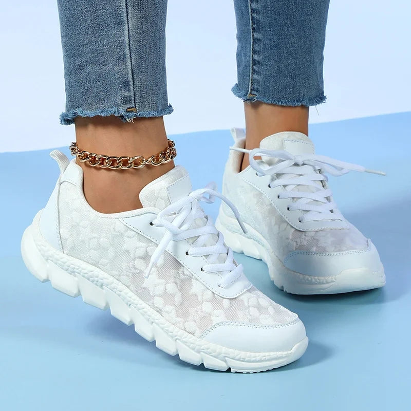Mia - Lichte Sneakers met Geborduurde Sterren Design en Vetersluiting