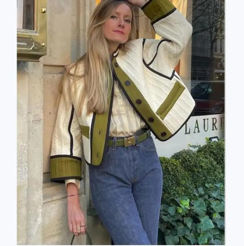 Isabella - Stijlvol kort donsjack met colorblock ontwerp en relaxte pasvorm