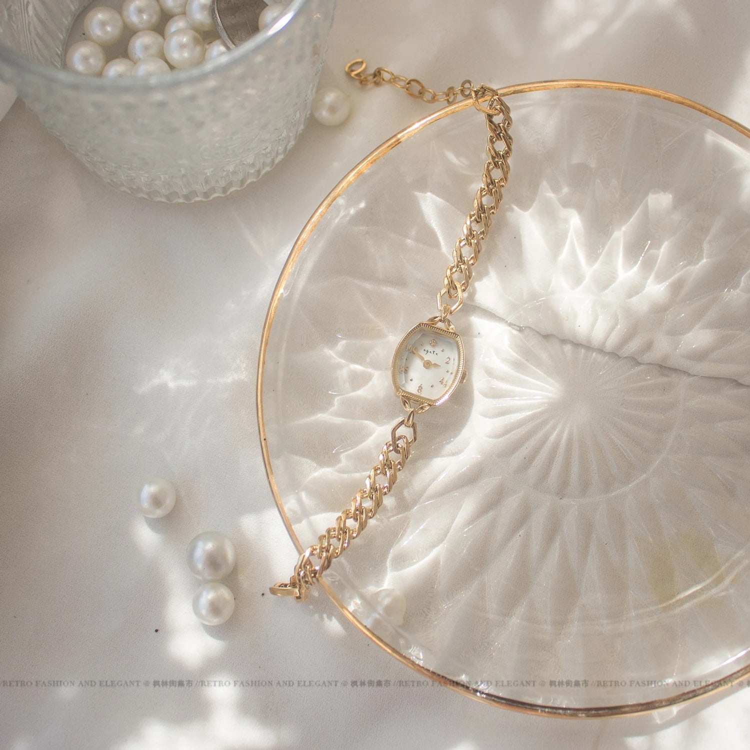 Yelina - Elegant armbandhorloge met zachte glans en verstelbare kettingband
