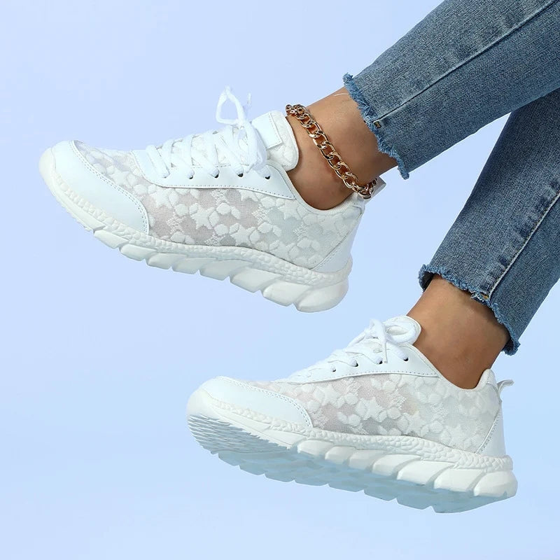 Mia - Lichte Sneakers met Geborduurde Sterren Design en Vetersluiting
