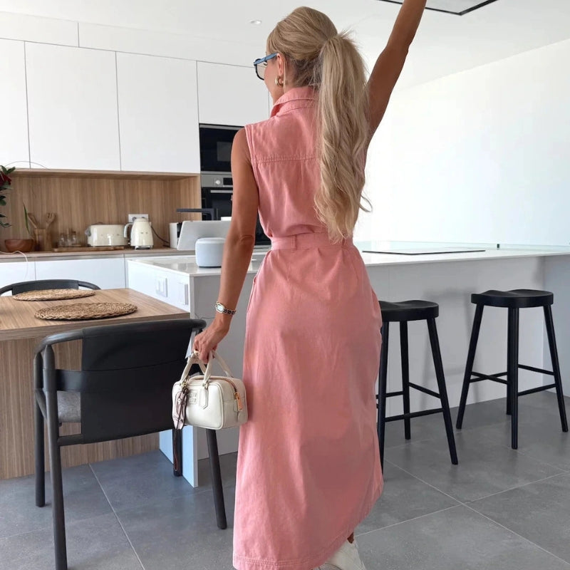 Leah – Mouwloze lange jurk met knoopsluiting en meerdere zakken