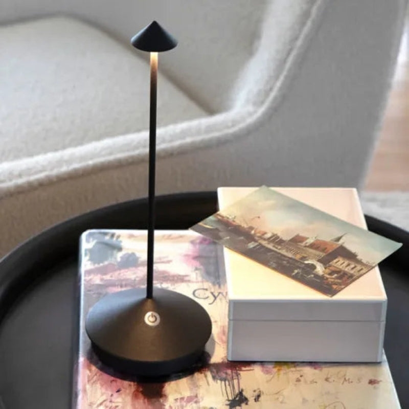 ZenGlow – Elegante Tafellamp met Verstelbare Verlichting en Waterdicht Ontwerp