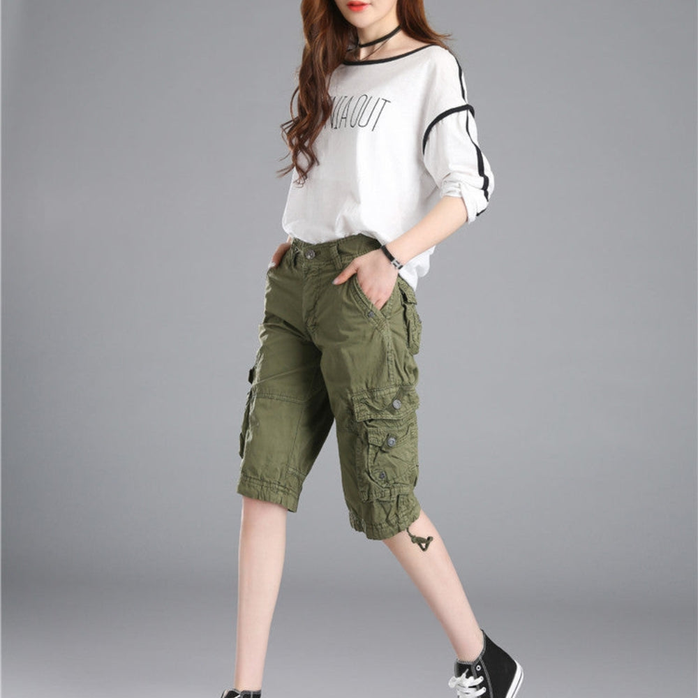 Alayna - Cargoshorts met middelhoge taille, knoopsluiting en functionele zakken