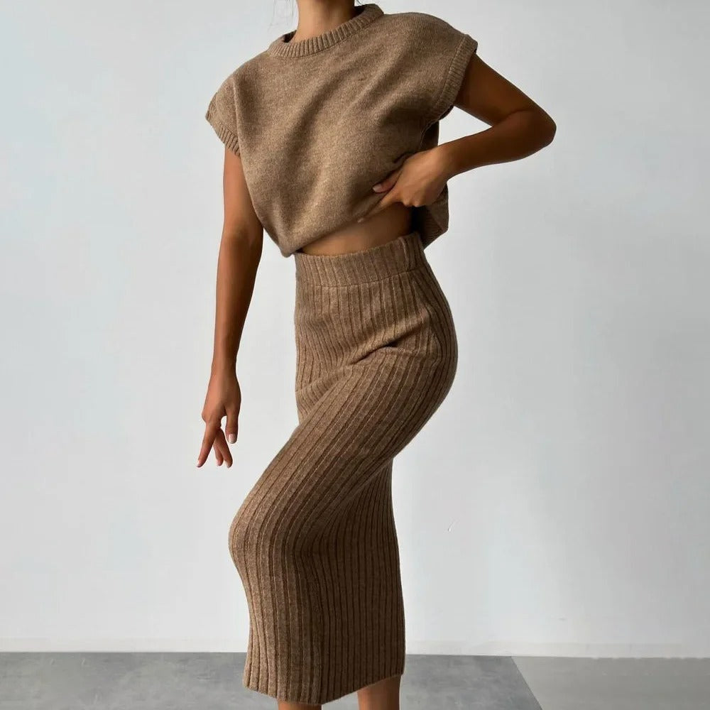 Sophia - Chic gebreid bijpassend setje met afgeknipte top en geribde midi-rok