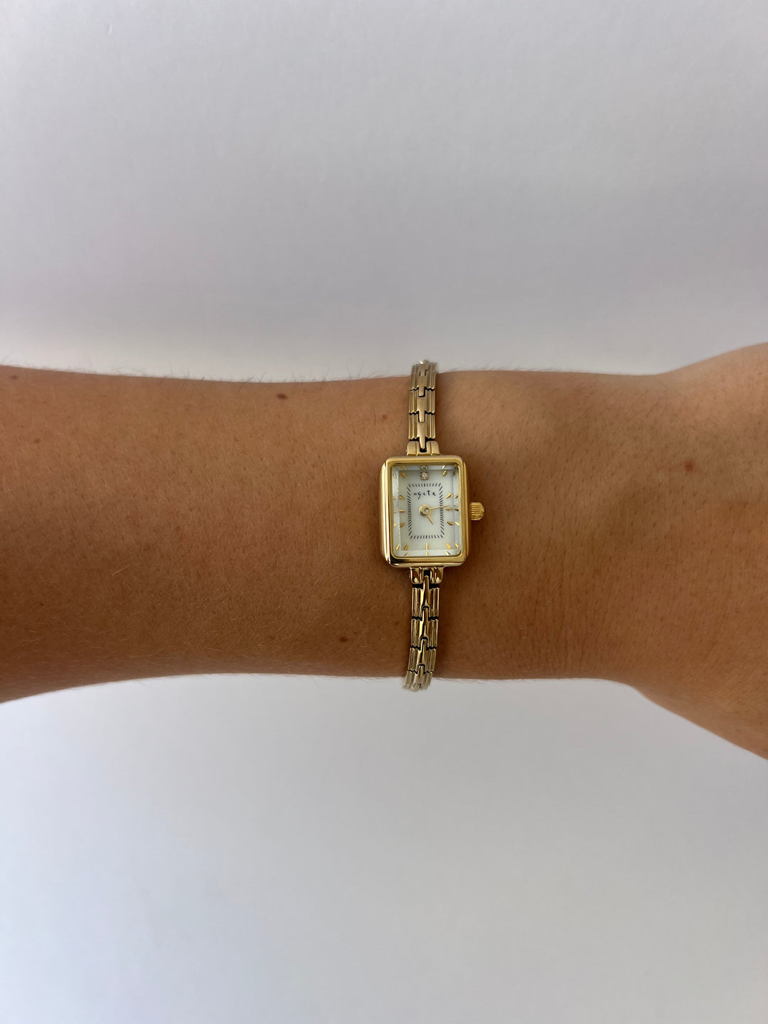 Isolde - Rechthoekig horloge met kettingband en zijknopdetail