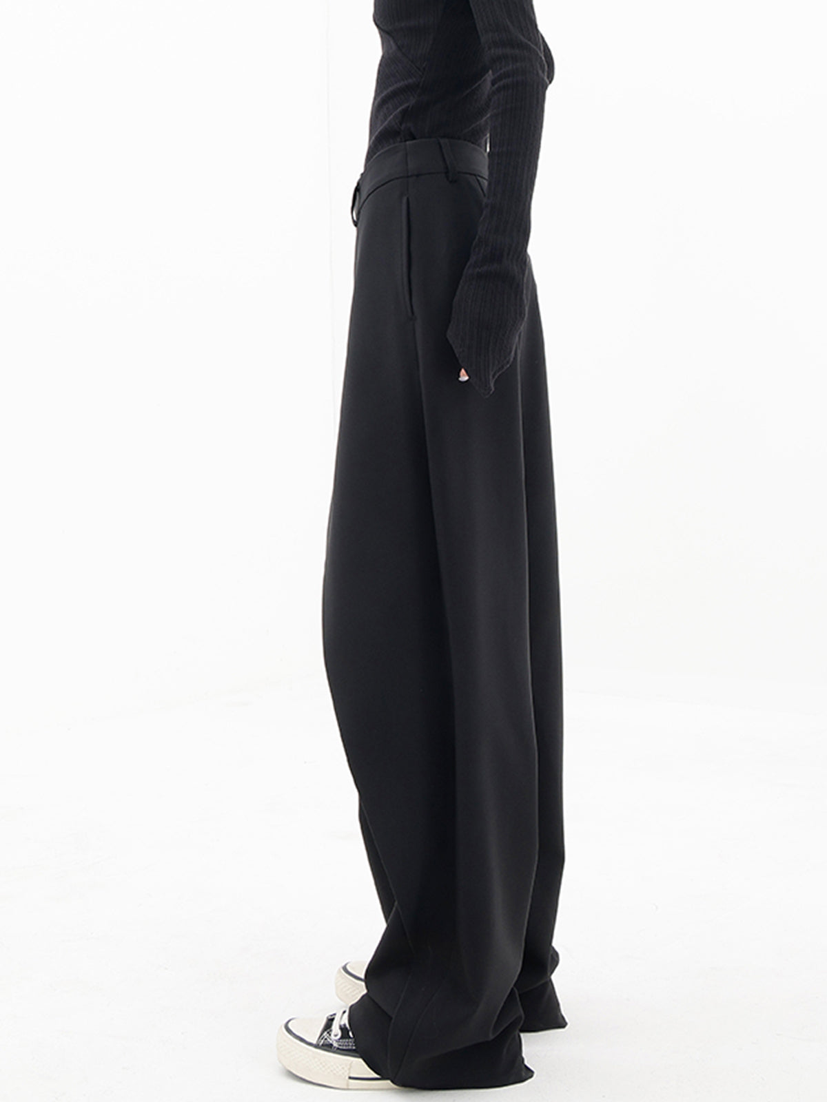 Elara - Asymmetrische broek met wijde pijpen en dubbele knopen