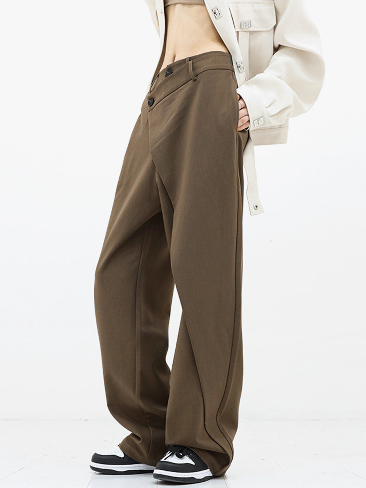 Elara - Asymmetrische broek met wijde pijpen en dubbele knopen