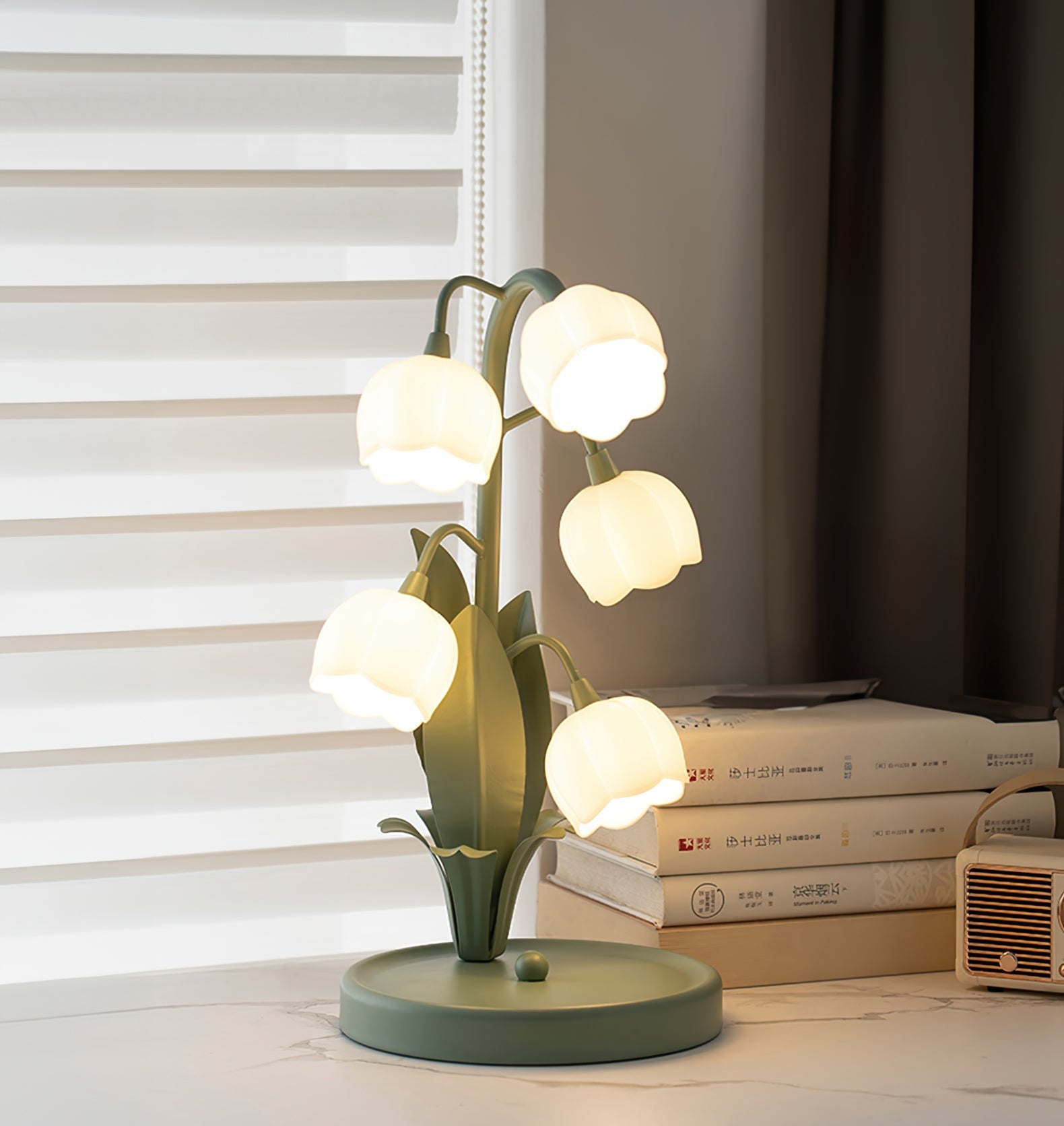 LumiOrchid – Tafellamp van Metaal en Polycarbonaat met Orchidee-Patroon
