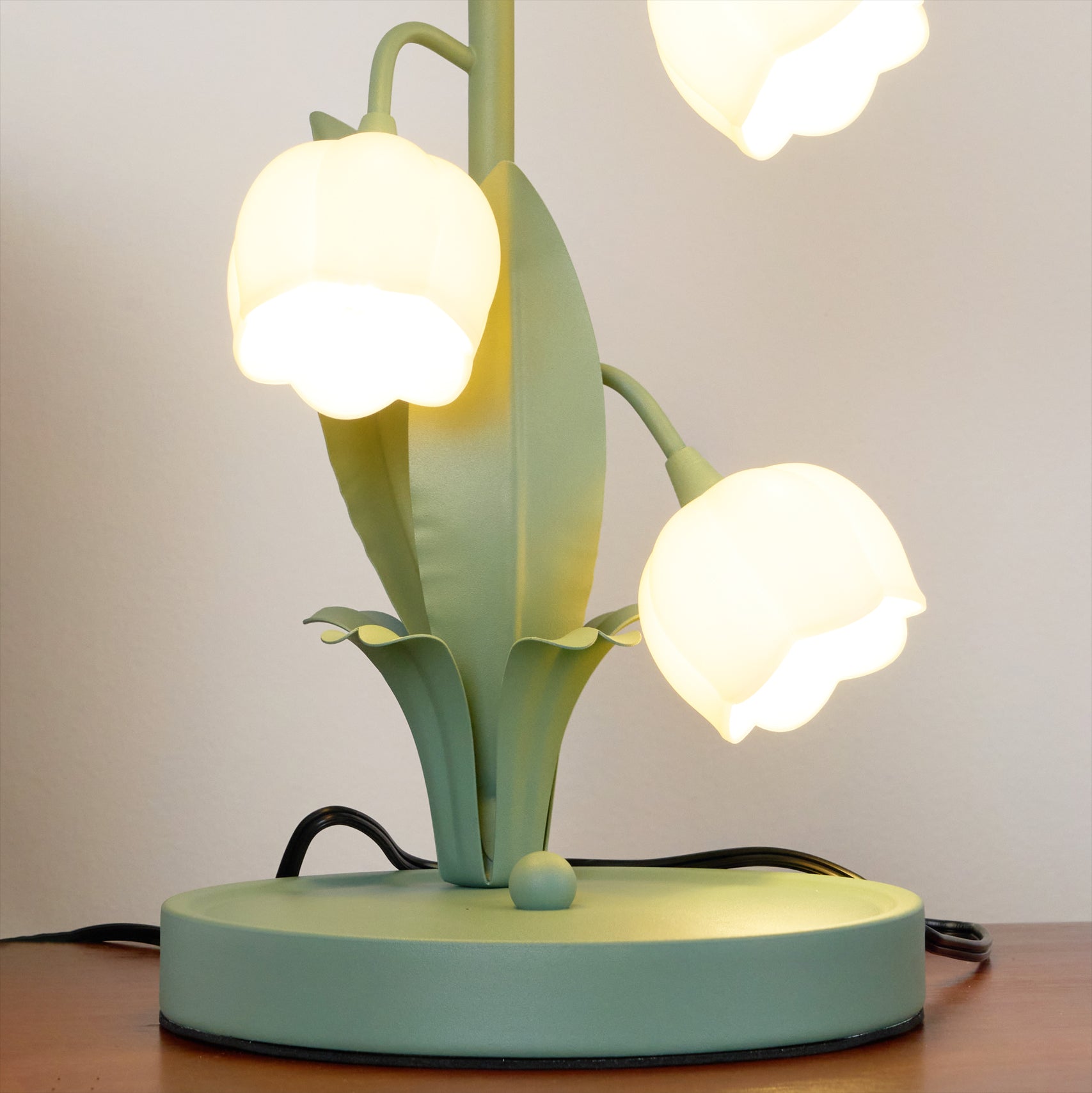 LumiOrchid – Tafellamp van Metaal en Polycarbonaat met Orchidee-Patroon