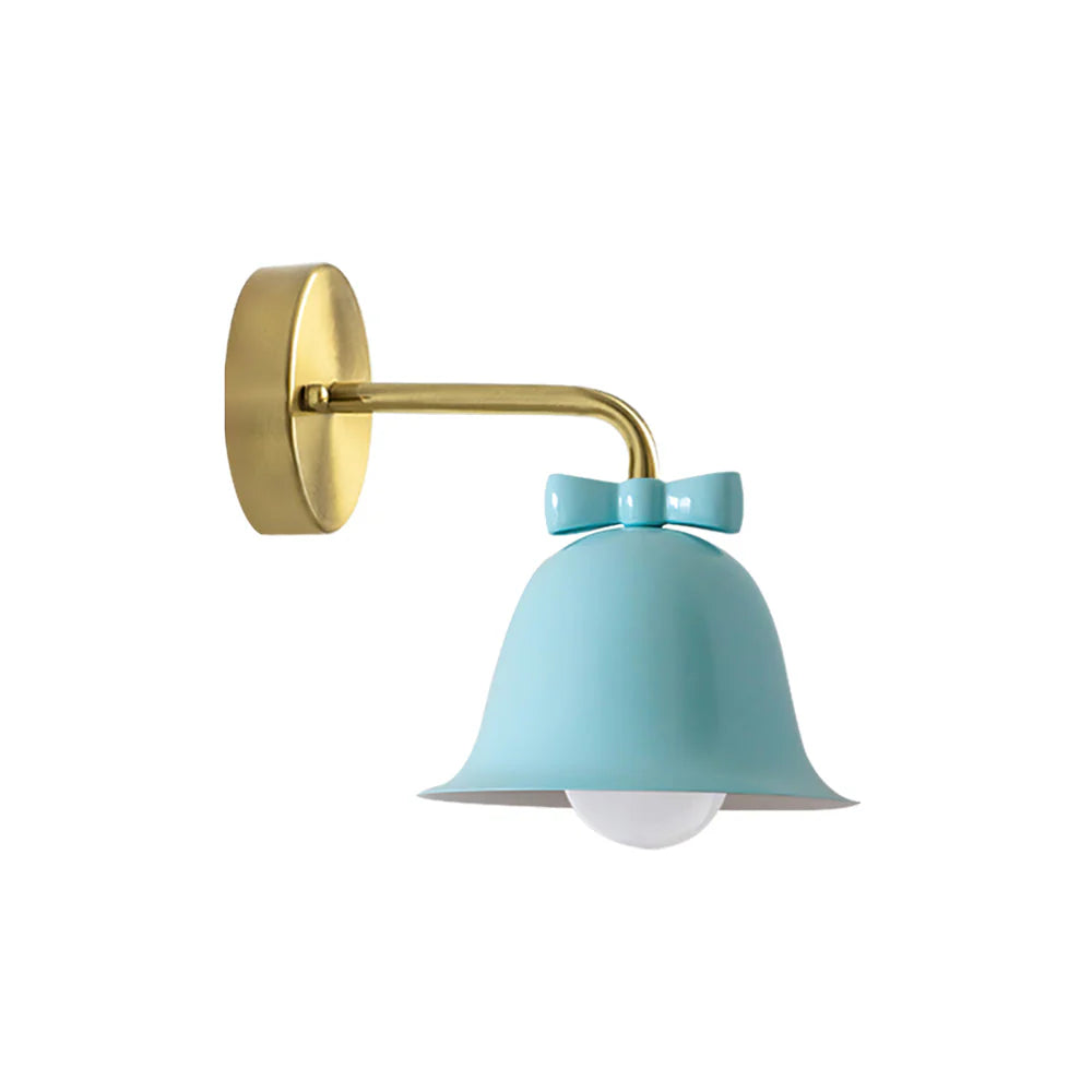 LumiForge – Klokvormige wandlamp met metalen behuizing en LED-licht