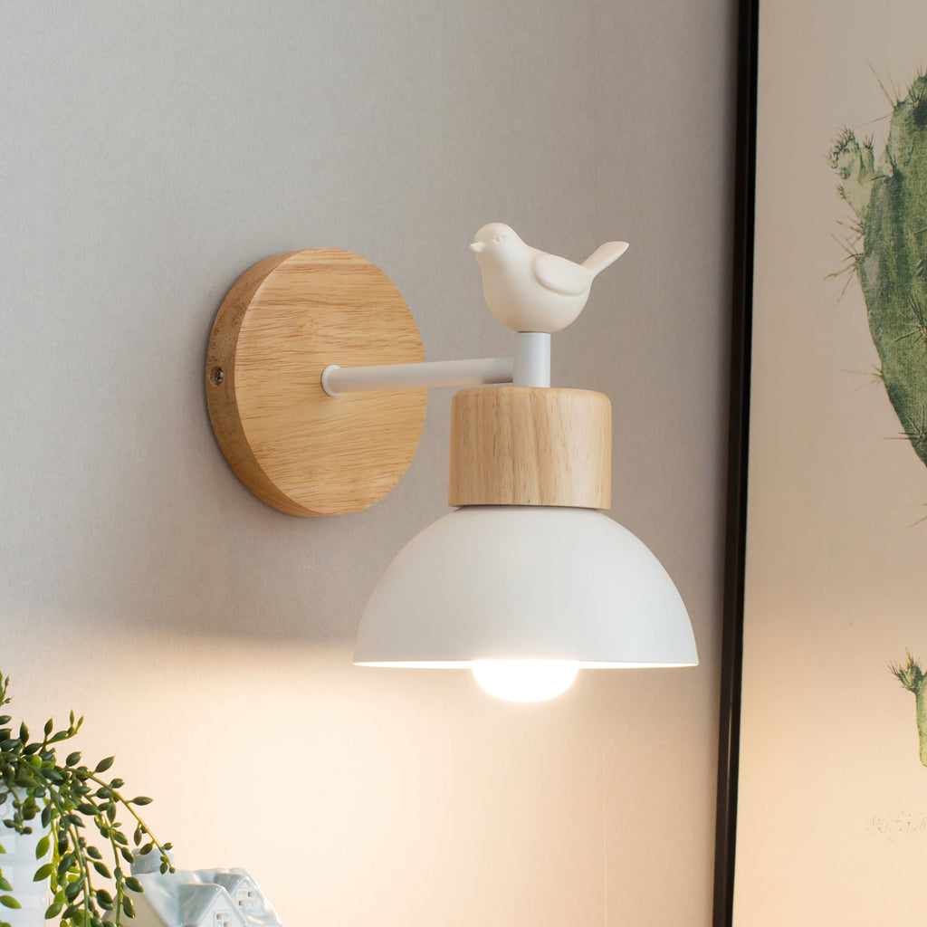 AviaraLux – Wandlamp met houten basis, metalen afwerking en vogeldetail