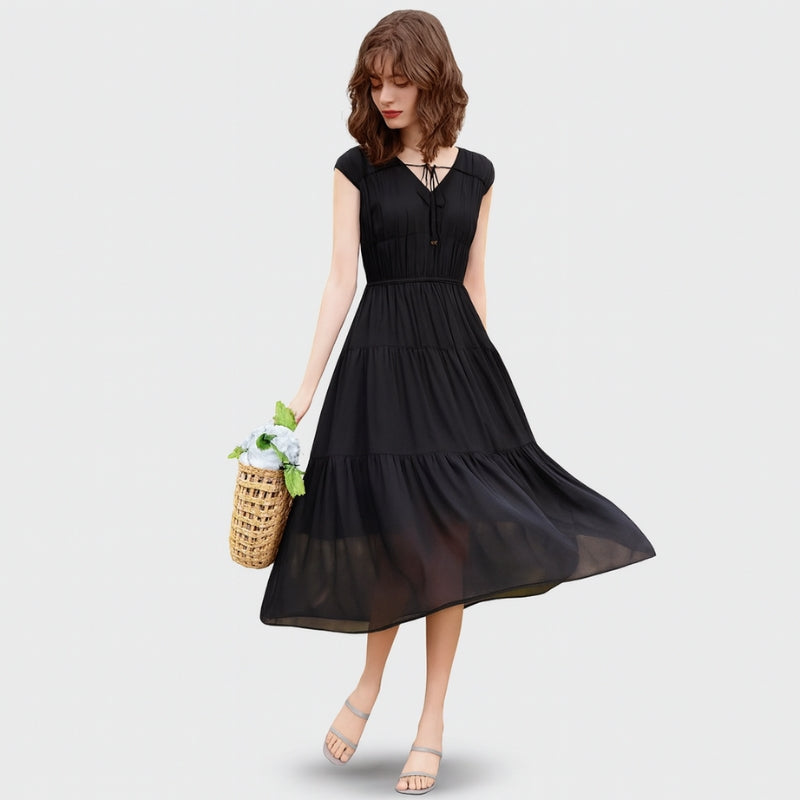 Lotte – Gelaagde maxi jurk met V hals en strikdetail