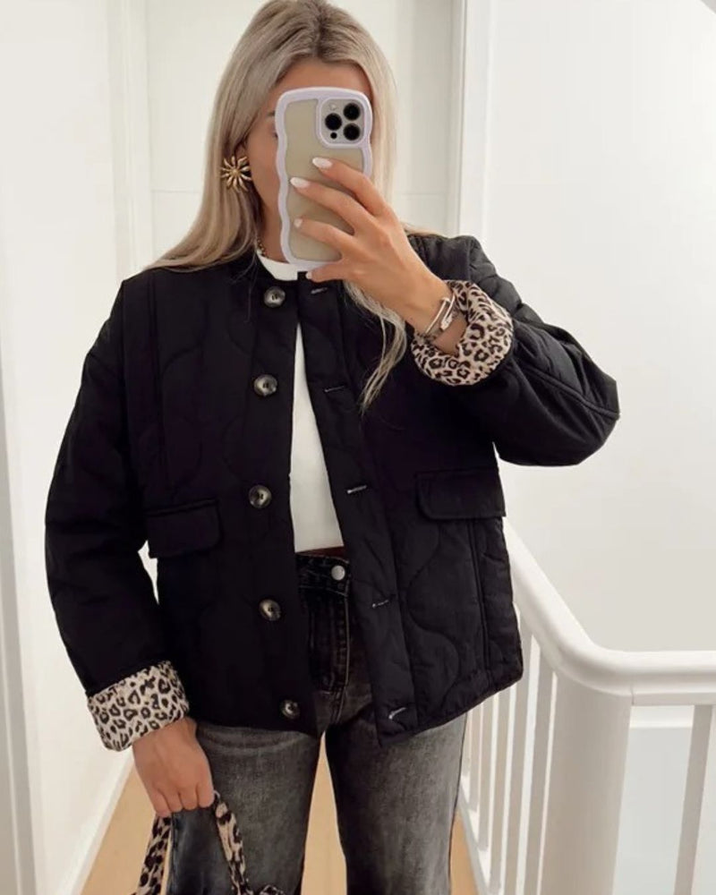 Amelia - Gewaagde jas met luipaardprint en een chic randje