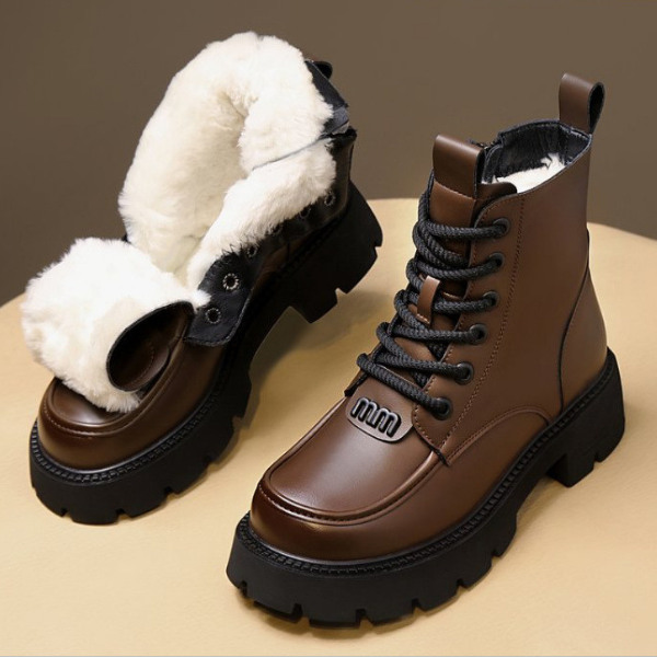 Leni - Warme enkellaarsjes met zijrits en zachte bontvoering