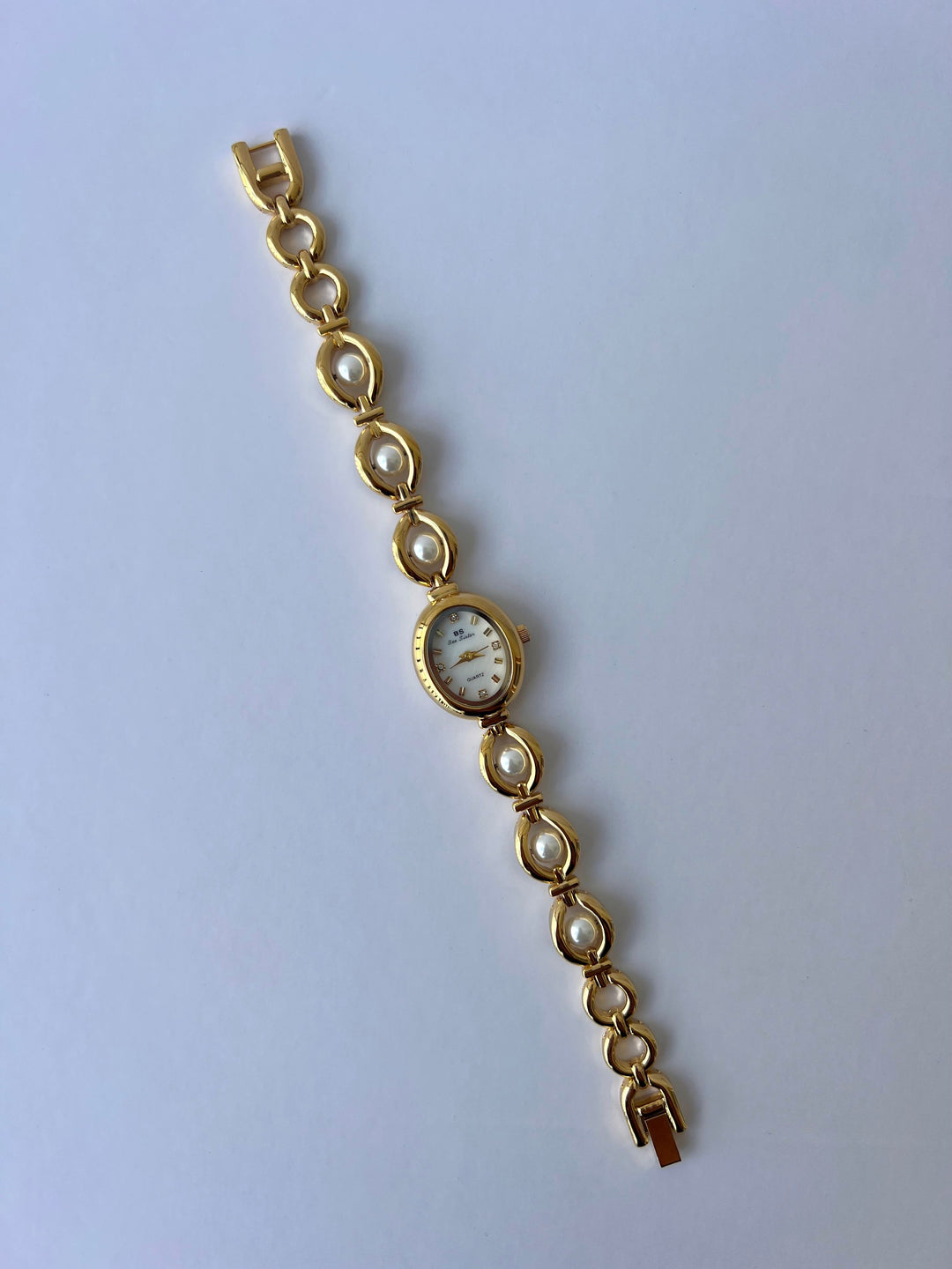 Cordelia - Elegant horloge met verfijnde vorm en moderne polsvorm