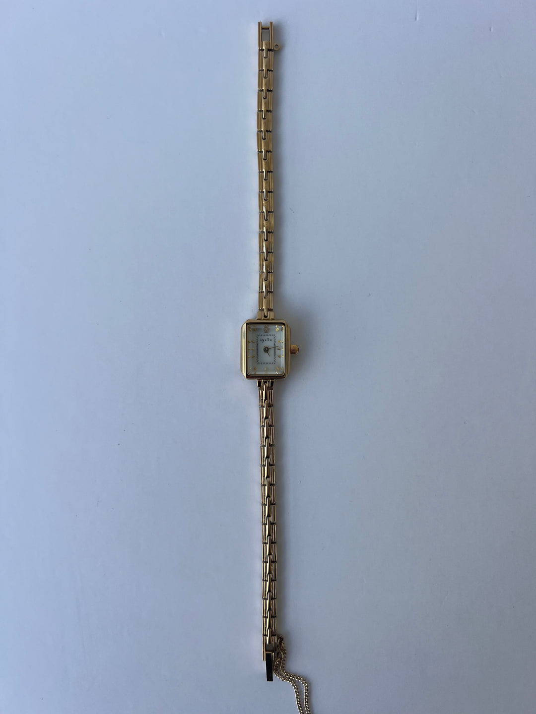 Isolde - Rechthoekig horloge met kettingband en zijknopdetail