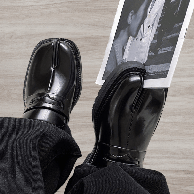 Kai - Moderne Split-Toe Schoenen met Stijlvol Riempje