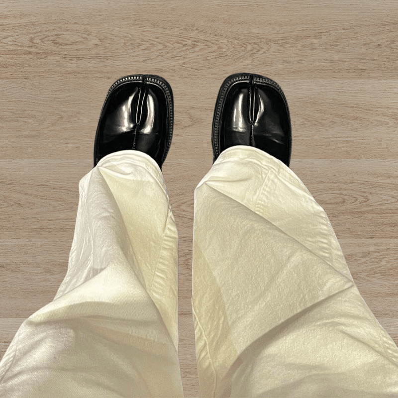 Kai - Moderne Split-Toe Schoenen met Stijlvol Riempje