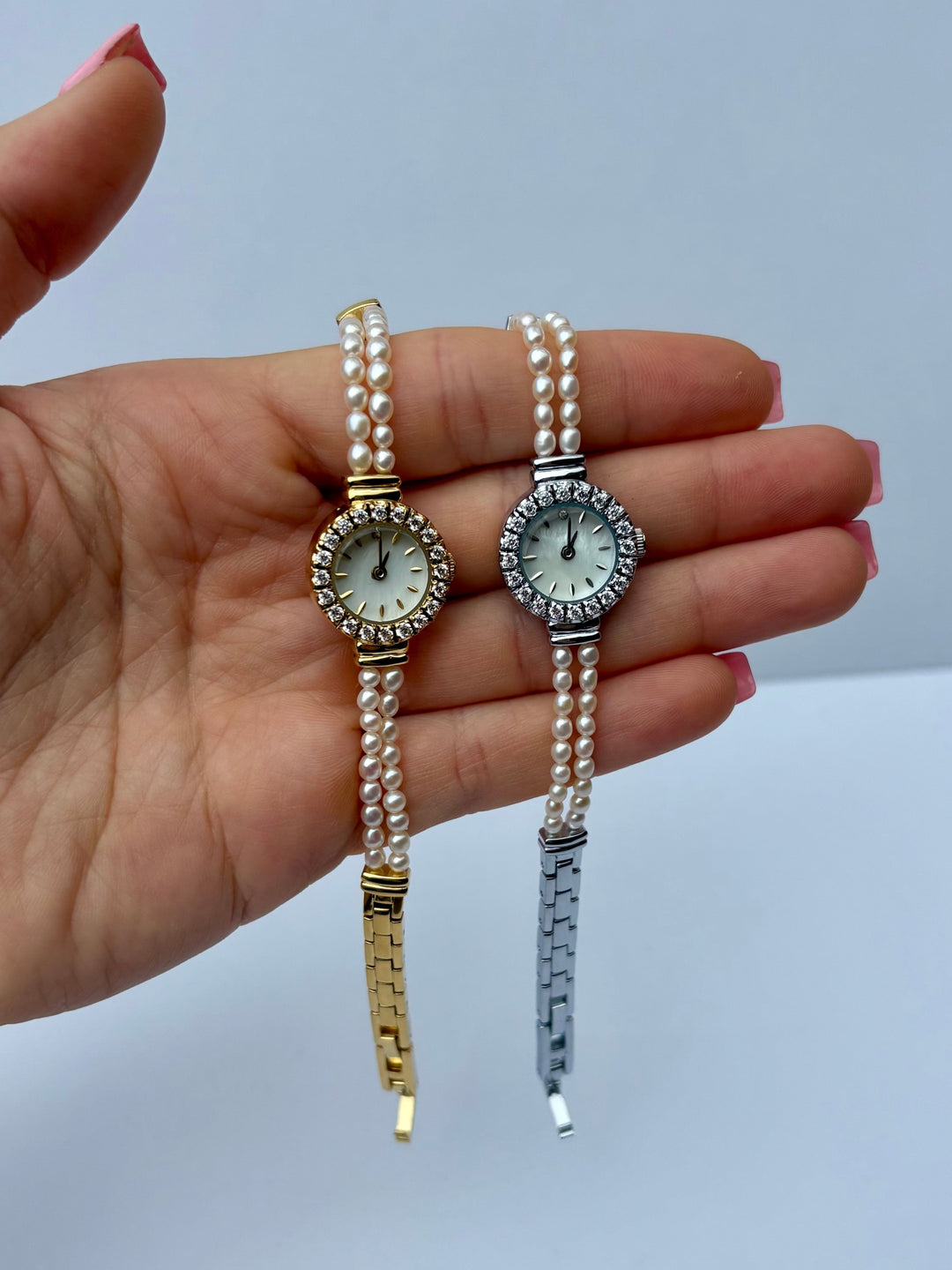 Saskia – Modern horloge met armband-stijl band en strakke klassieke wijzerplaat
