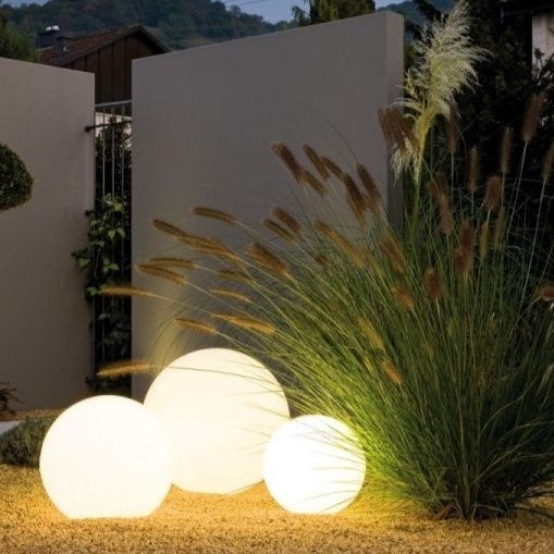 GlowSphere - Decoratieve LED-lichtbollen voor een dynamische buitenambiance